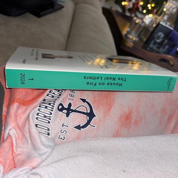 Reader's Digest LARGE PRINT Edition Book features 2 Novels in 1, 2024 Collection - Picture 3 of 6
